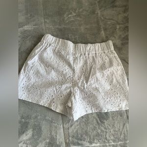 White linen shorts with patterns